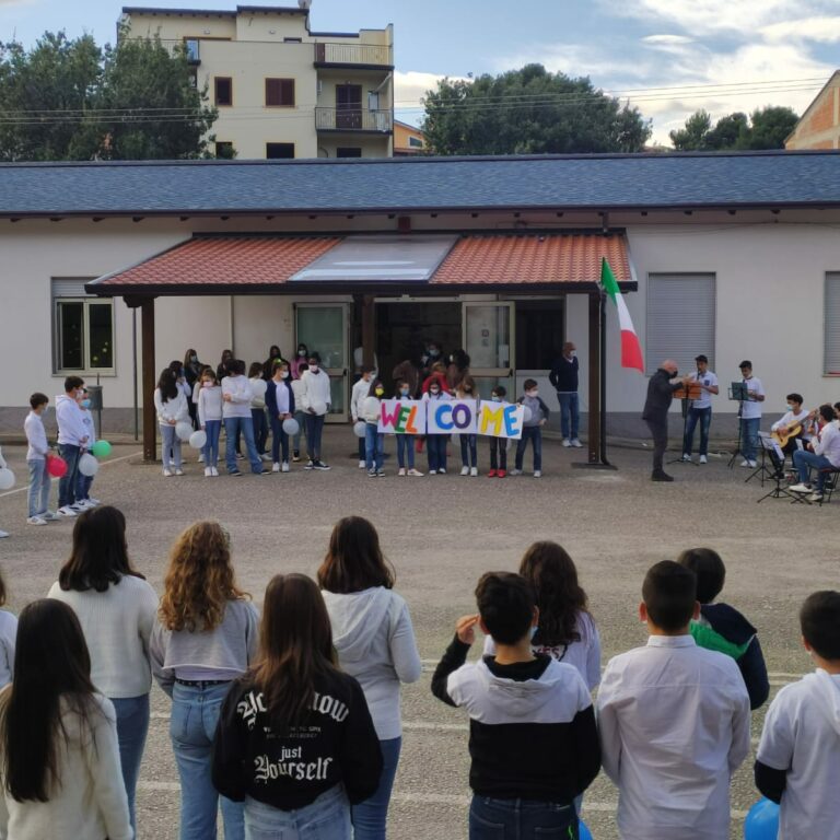 ERASMUS +: 1ª JORNADA. BIENVENIDA Y PRESENTACIÓN EN TORRENOVA.