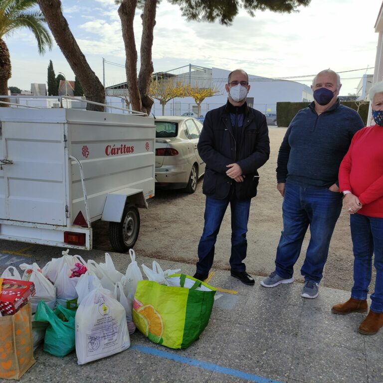 CÁRITAS DE SAN PEDRO DEL PINATAR RECOGE LOS ALIMENTOS DONADOS POR LA COMUNIDAD EDUCATIVA DEL TÁRRAGA