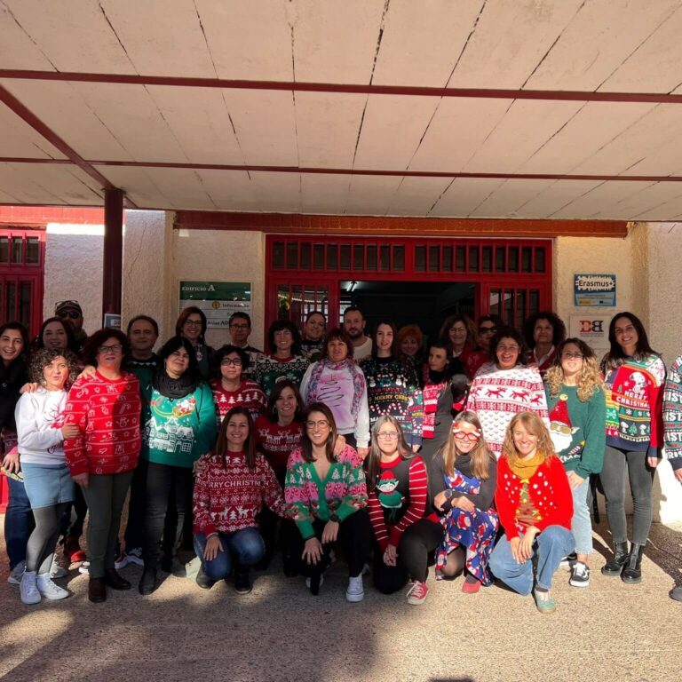 UGLY XMAS SWEATER DAY