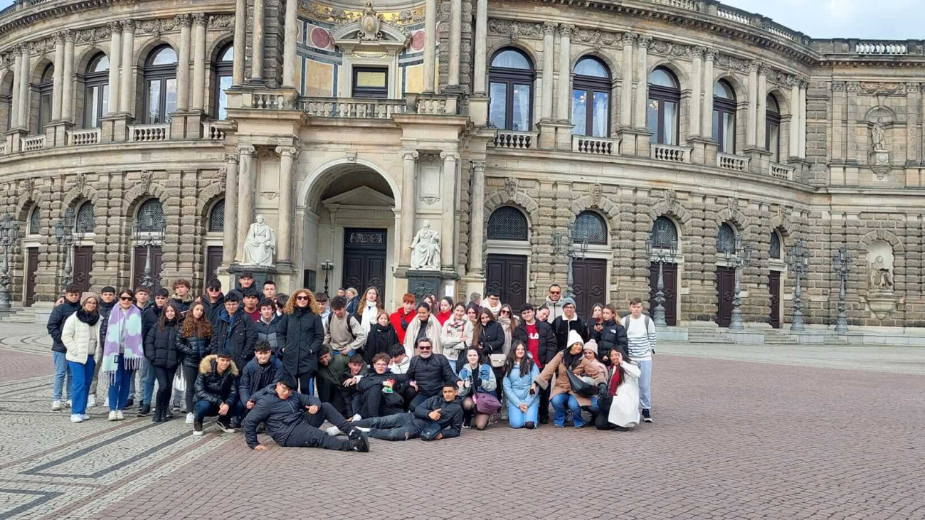 F000017C-8D72-4CE5-8588-9873F8B126B3